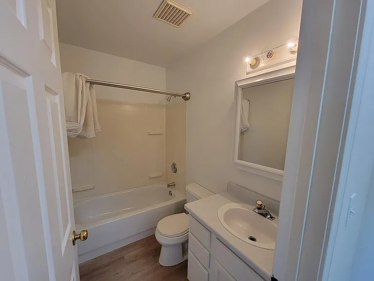 1635 E Wabash Ave — Photo 8