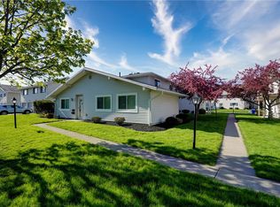 612 Eastbrooke Ln, Rochester, NY 14618