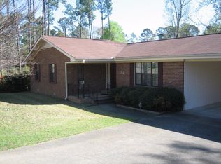 26 Oakcrest Rd, Laurel, MS 39440