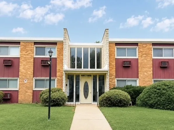 120A Collen Dr APT 123, Lombard, IL 60148