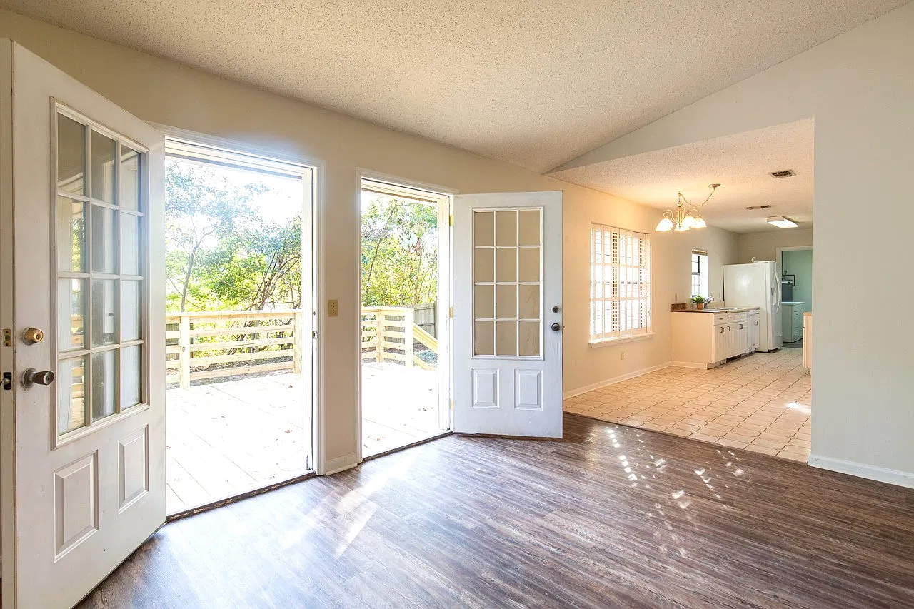 3 bed, 1272 sqft, $1,950 — Photo 2