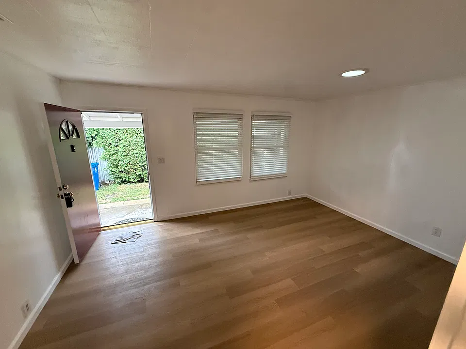 Entry + Livingroom