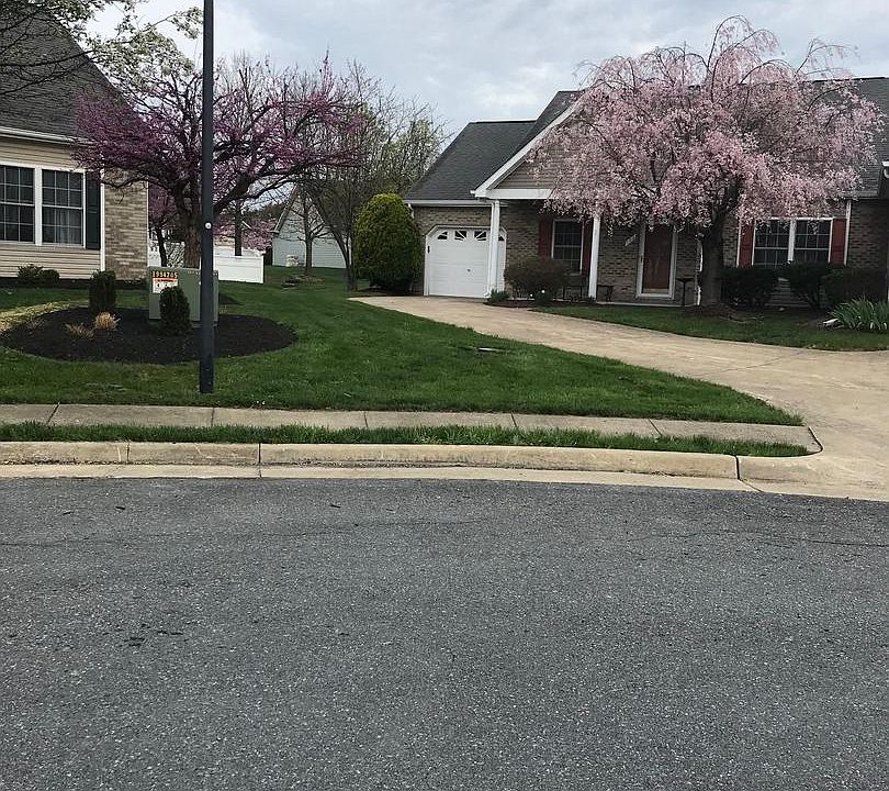 1st image of 122 Bayberry Ct