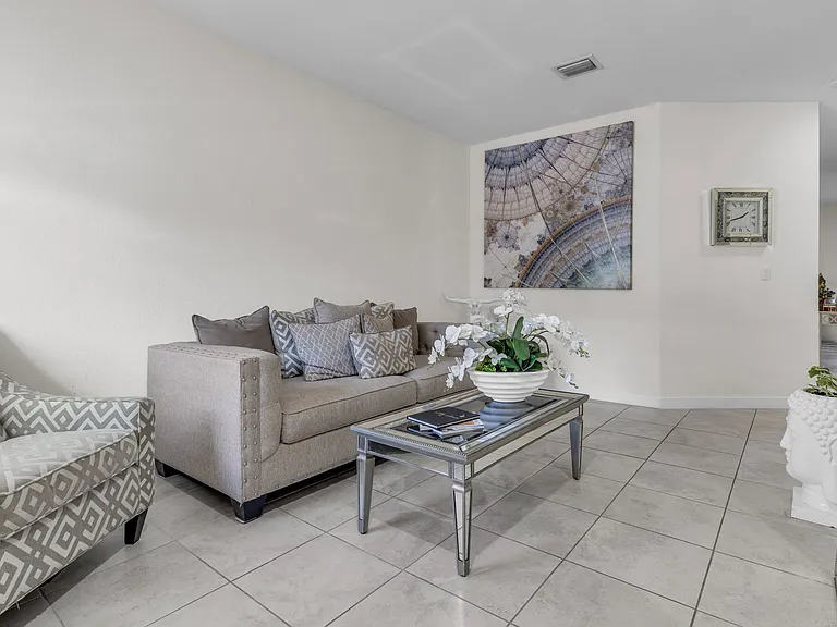 11413 SW 252nd St — Photo 4