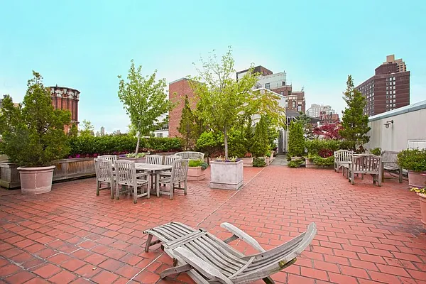 Sold by Corcoran | media 22