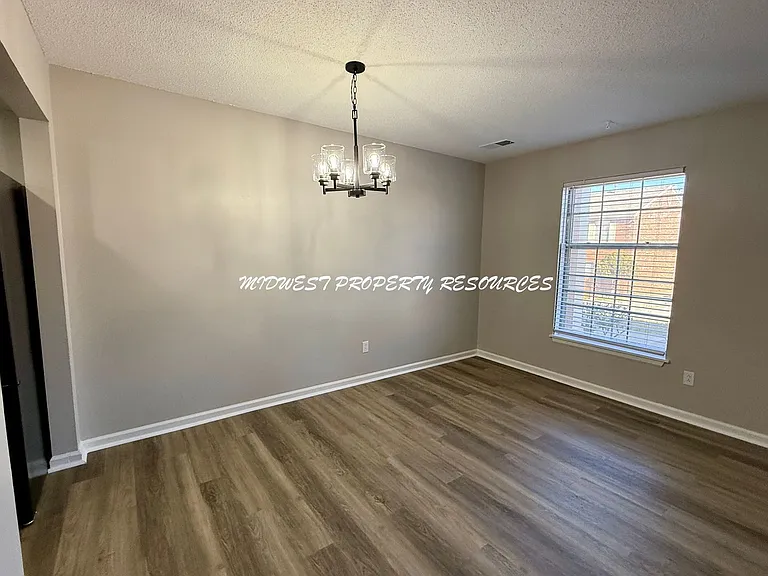 945 NW Colbern Rd — Photo 5