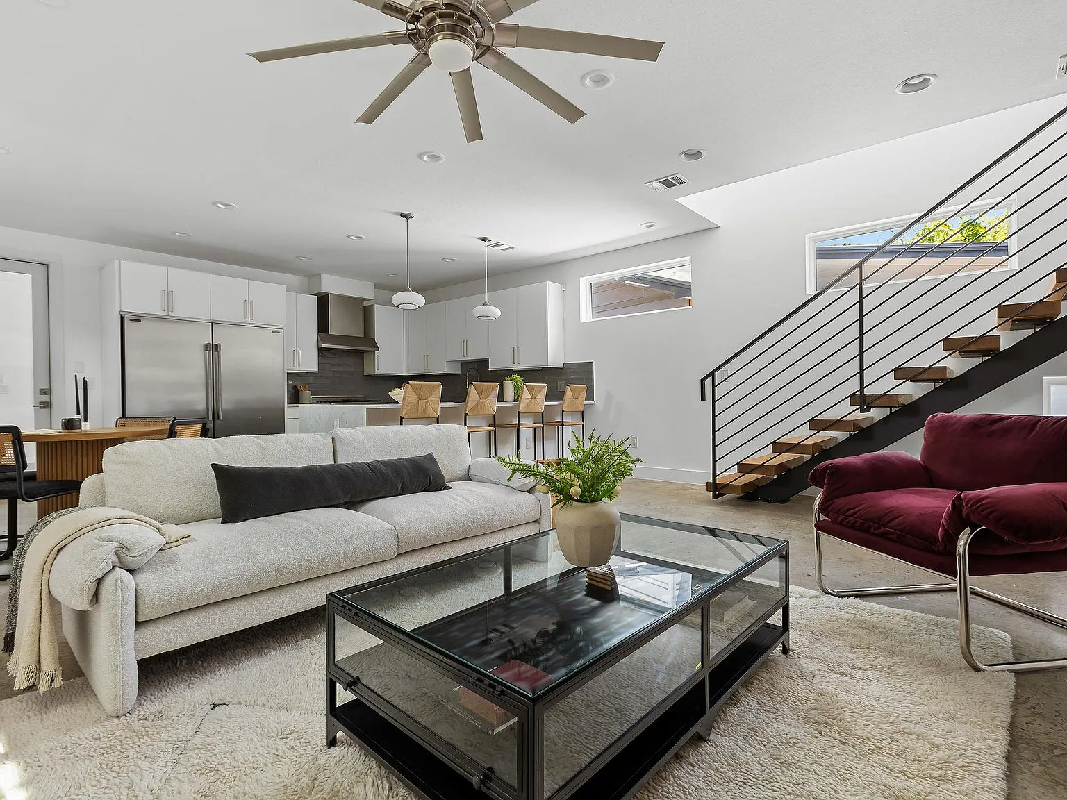 3 bed, 4.0 bath, 2889 sqft, $6,845 — Photo 2