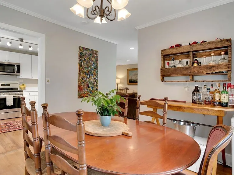147 Lindbergh Dr NE — Photo 4