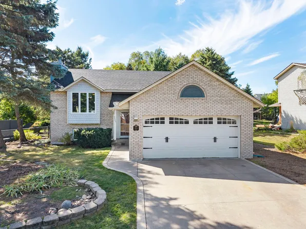 2824 McKinley Dr, Woodbury, MN 55125