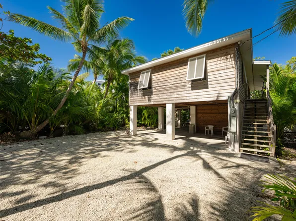 17213 Snapper Ln, Sugarloaf Key, FL 33042