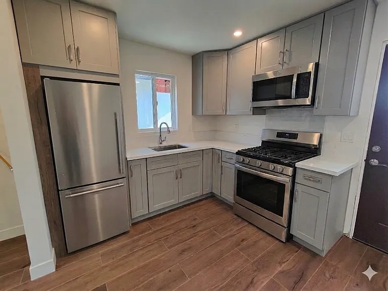 137 Taft Ave #B — Photo 4