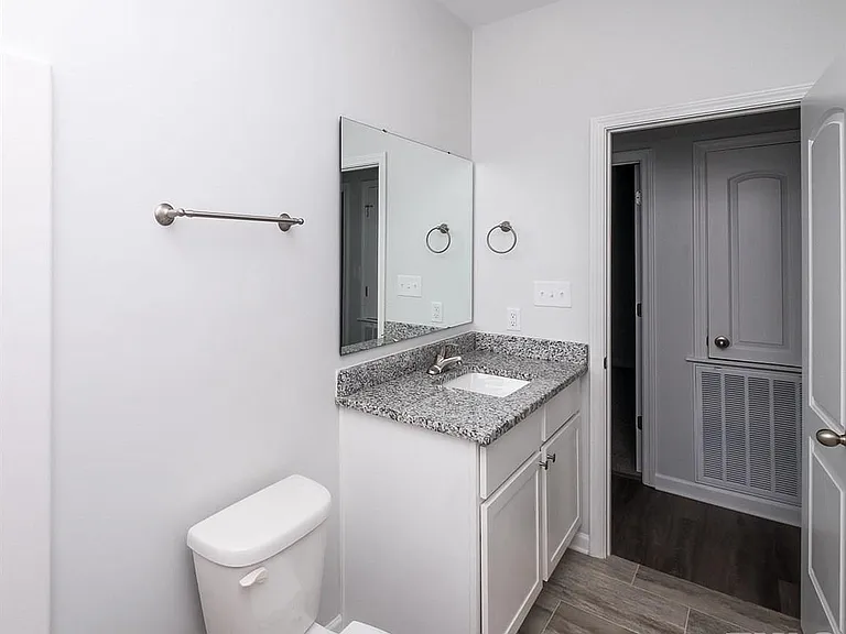 2612 Holloway St — Photo 16