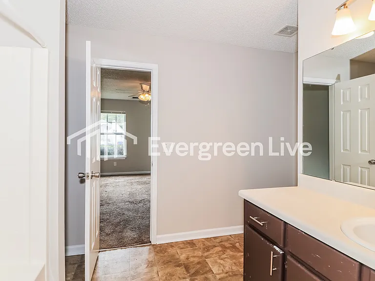 519 Oakbrook Village Rd — Photo 7