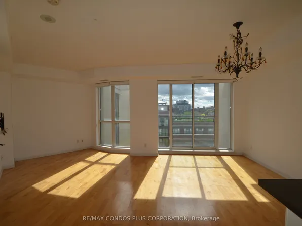 18 Beverley St #801, Toronto, ON M5T 3L2