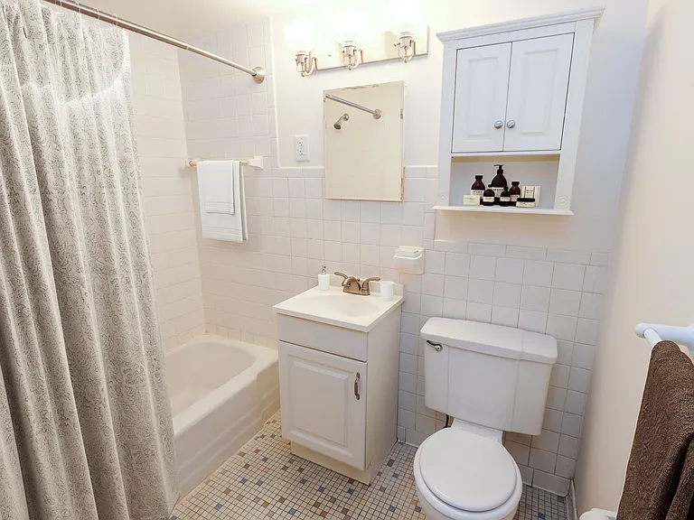 Randolph Apartments — Photo 5