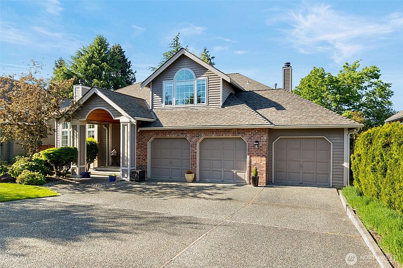2nd image of 2423 240th Street SE