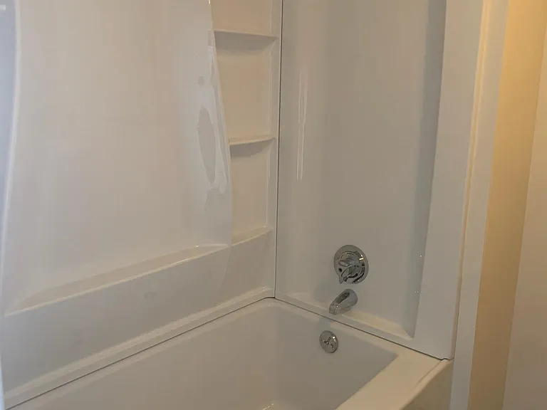 39 S Windsor St #4 — Photo 2
