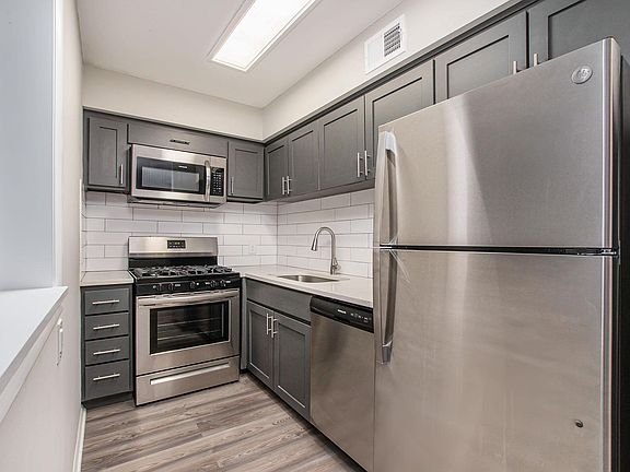 5th image of 4235 Walnut St APT B