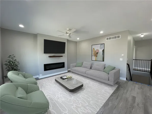 2061 E Grand Ave, Des Moines, IA 50317