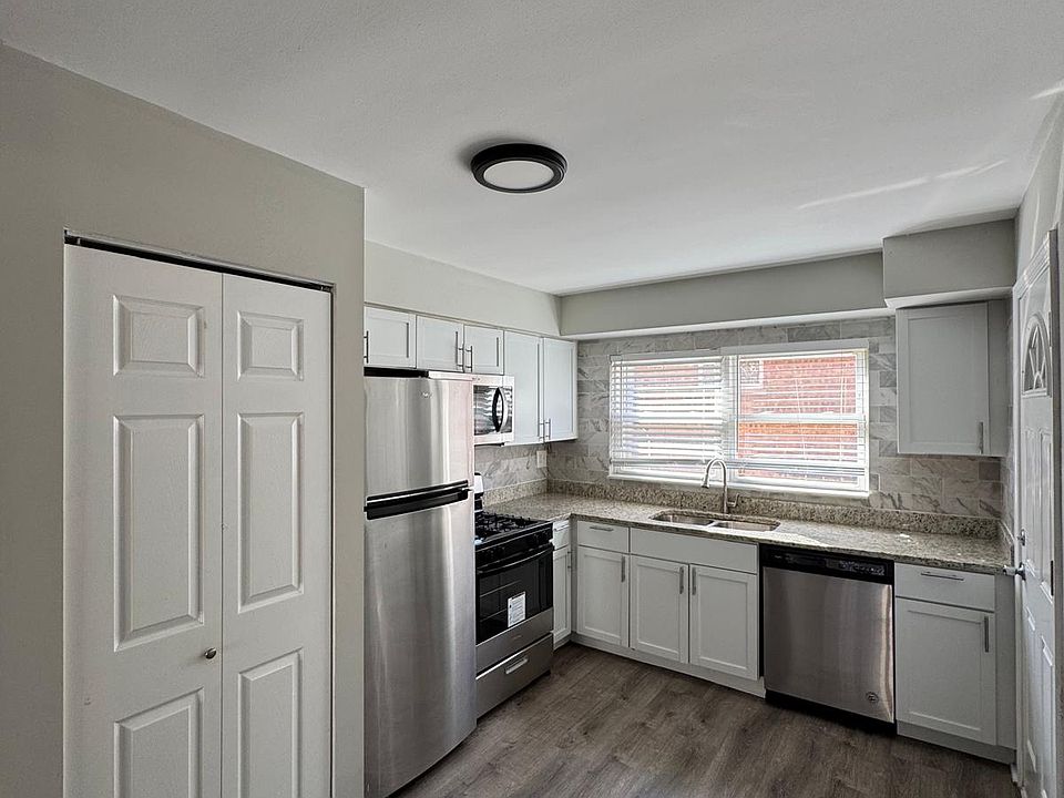 1st image of 1323 W Sherwin Ave APT 1A
