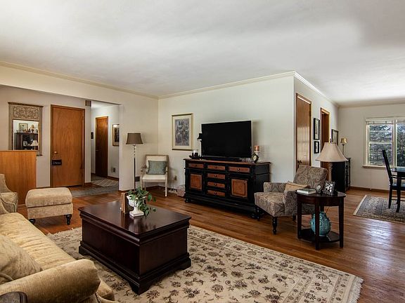 5th image of 1104 Arden Ave