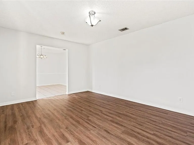 1240 Lynchburg Ct — Photo 12