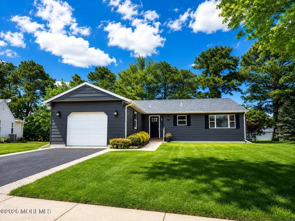 9 Gramercy Court, Toms River, NJ 08757