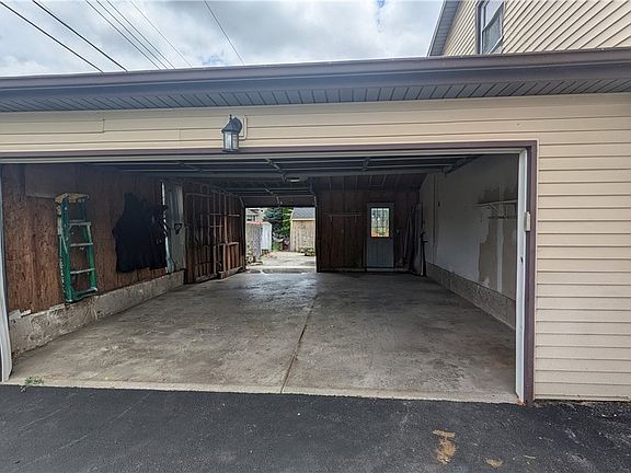 4th image of 1057 Mineral Springs Rd