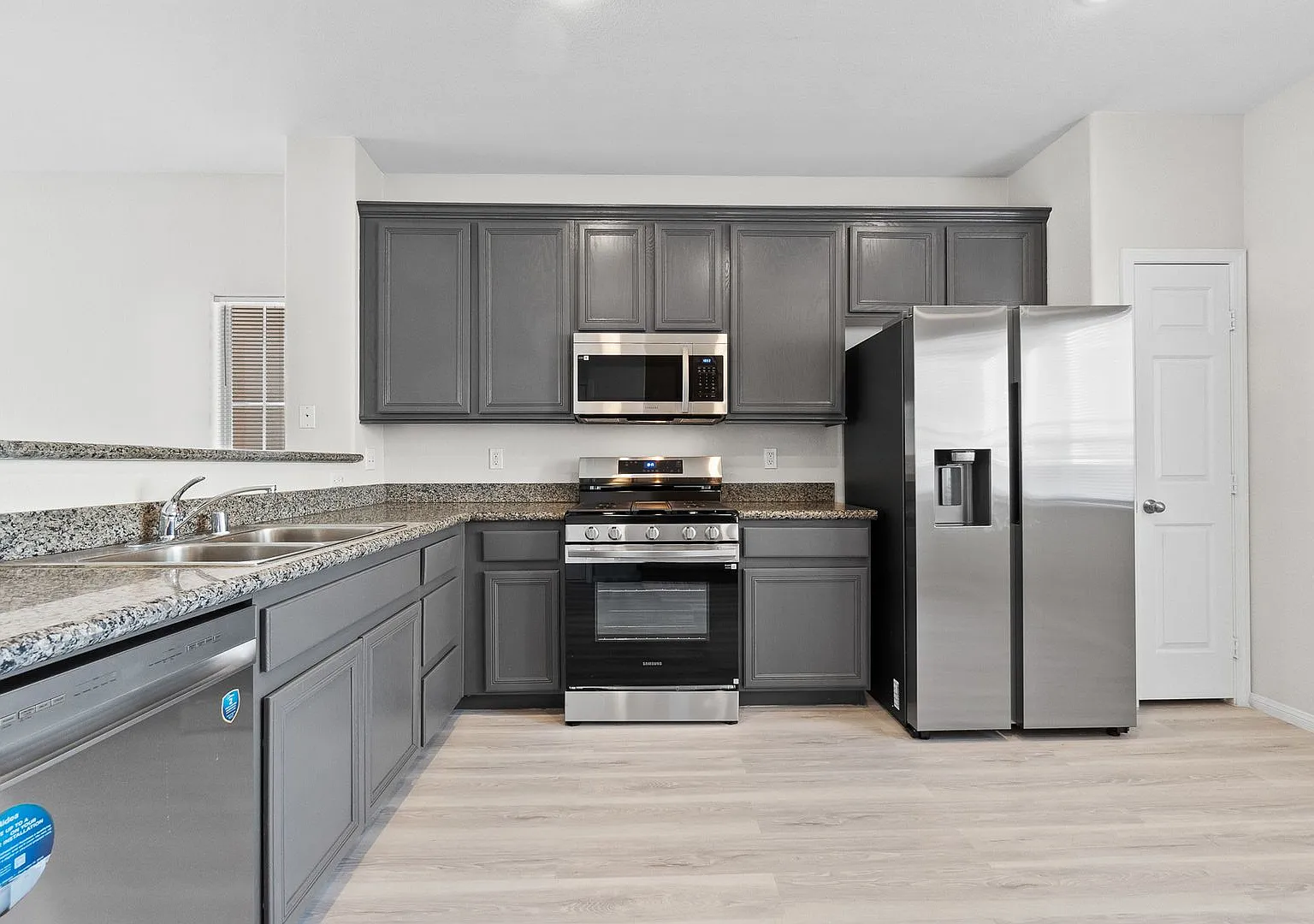 Stunning 2 Bedroom House in Spring Valley, Las Vegas! — Photo 3