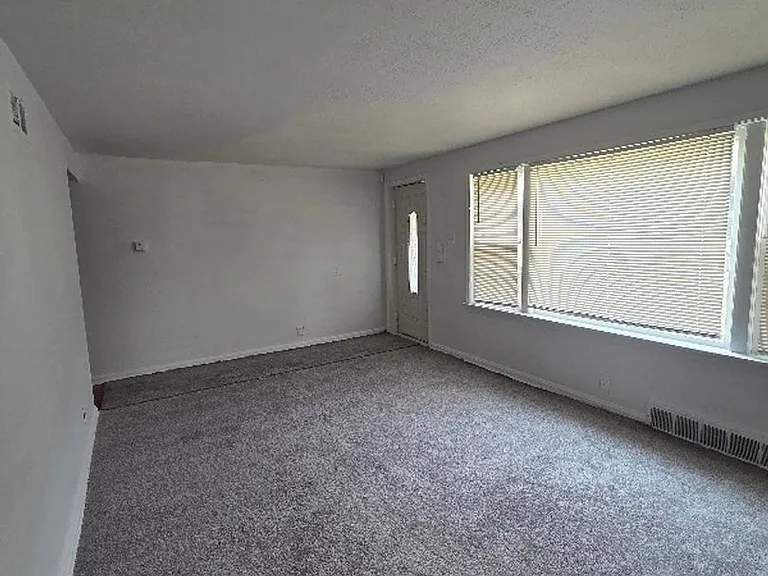 1816 N Hanley Rd — Photo 5