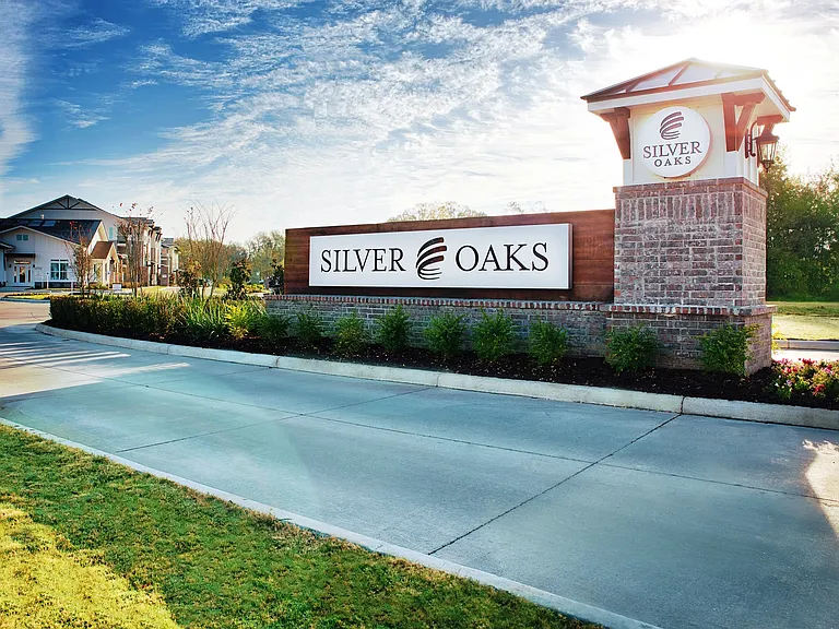 Silver Oaks Apartments — Photo 2