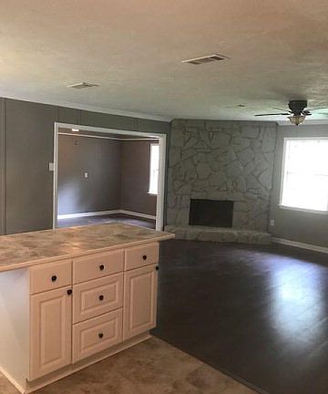 5th image of 232 Greenbriar Dr