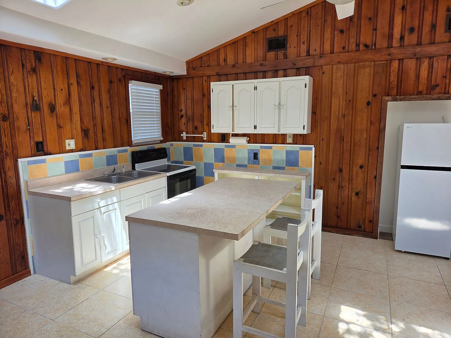 Move-In Ready! Newly Renovated Gulfport Home | Water & Sewer Included — Photo 3