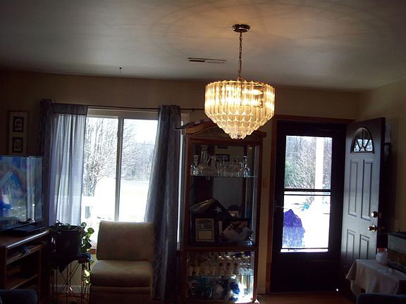 5th image of 319 Buffalo Dr