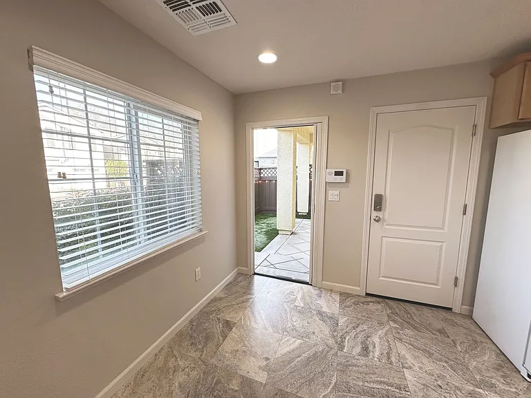 6104 Rockport Ln — Photo 6