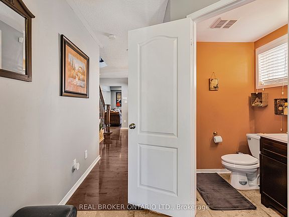 4th image of 56 Lockheed Cres