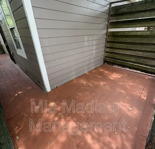 723 W 42nd St #B — Photo 10