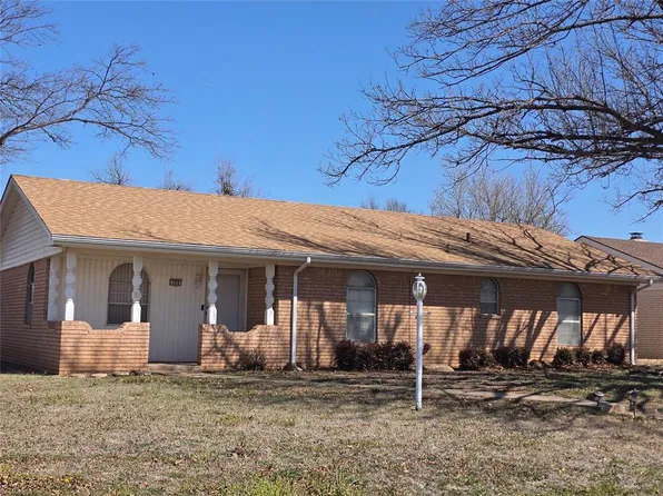 124 Farris Pl, Chickasha, OK 73018