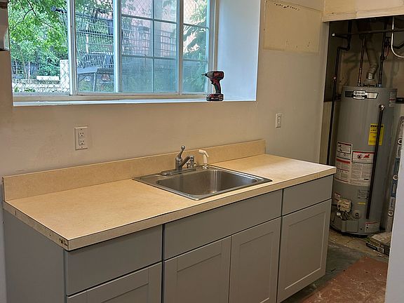 3rd image of 56 Essex Dr Floor 1