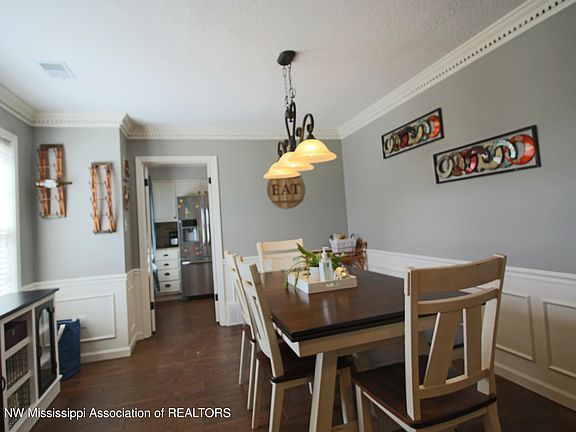 4th image of 604 Greencliff Dr