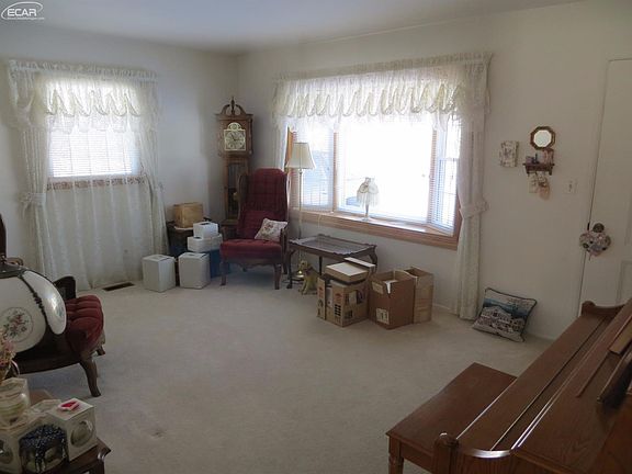 4th image of 4224 Manor Dr