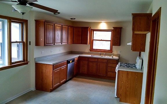 4th image of 4827 W 98th Pl