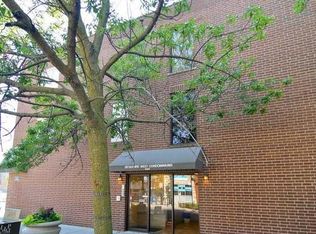 6400 N Sacramento Ave APT 107, Chicago, IL 60645
