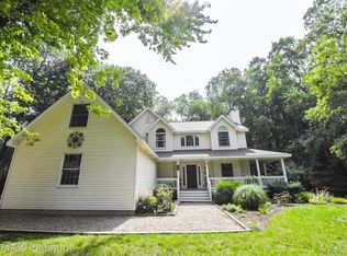 9417 Van Antwerp Rd, Brighton, MI 48116