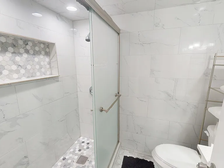 E Avenue J — Photo 27
