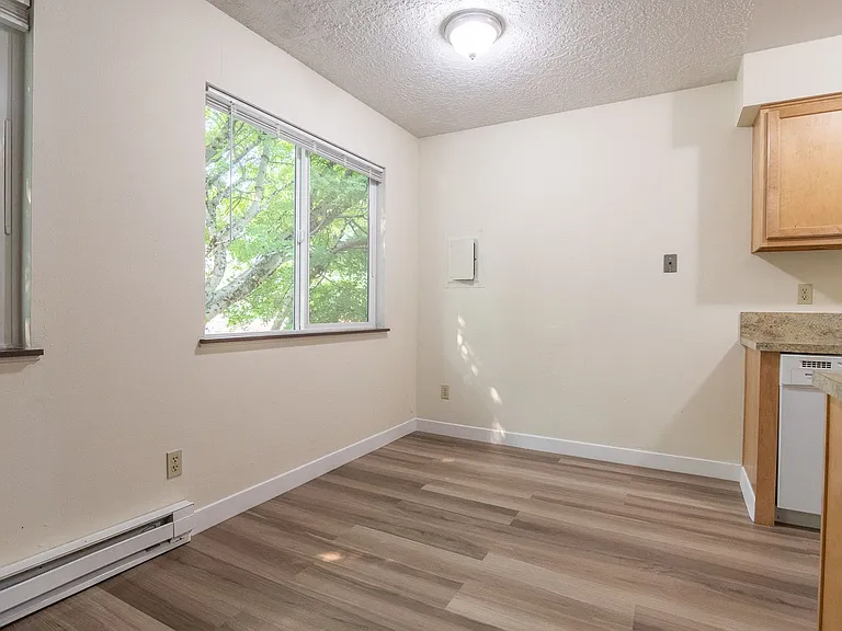2232 SE Pine St — Photo 7