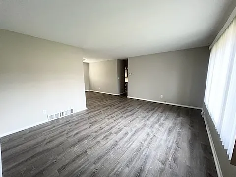 W184N8987 Maryhill Dr — Photo 2