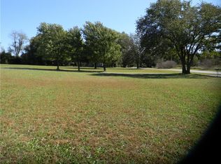 1304 E Main St, Gentry, AR 72734