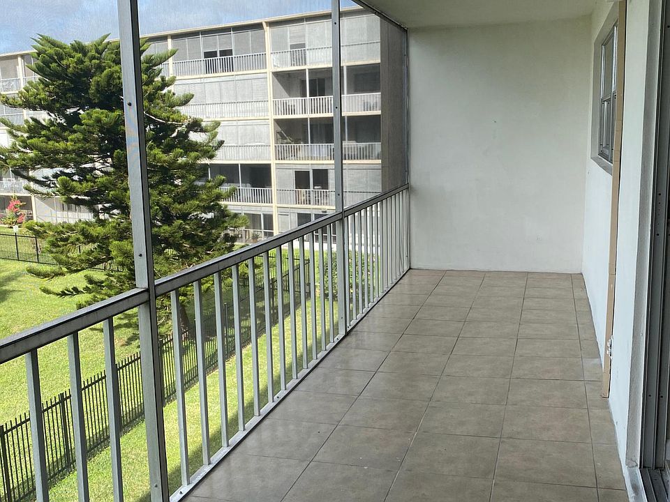 1st image of 950 Hillcrest Dr APT 304