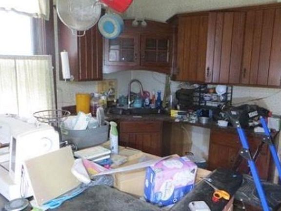 5th image of 303 E Crawford St